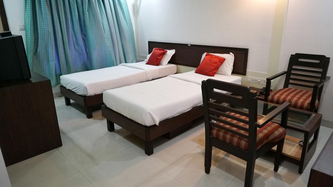 Le Royale Hotel Dadra Exterior photo